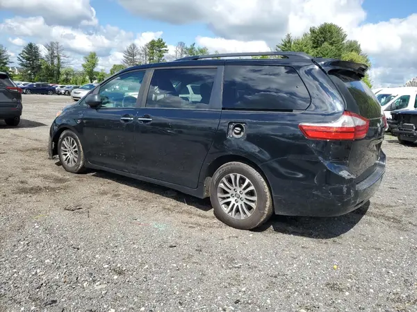 5TDYZ3DC8KS018583 2019 TOYOTA SIENNA - Image 2