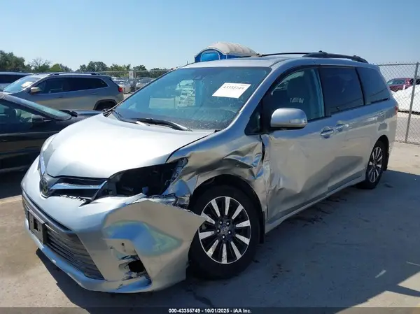 5TDYZ3DC8KS968961 2019 TOYOTA SIENNA - Image 2