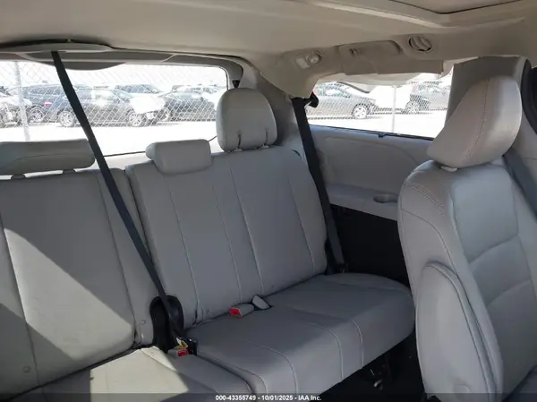 5TDYZ3DC8KS968961 2019 TOYOTA SIENNA - Image 8