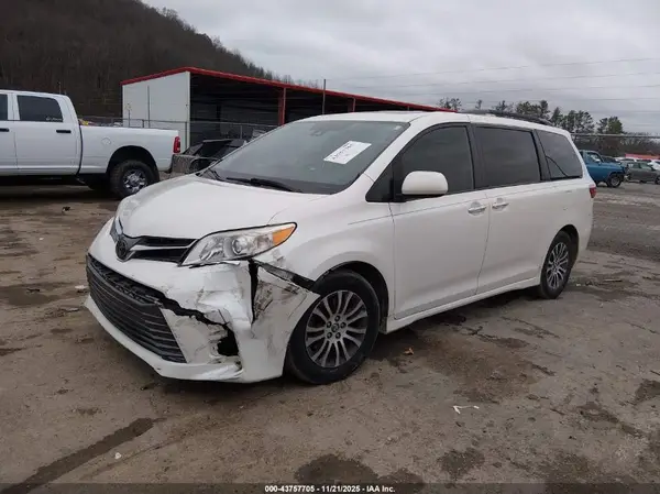 5TDYZ3DC8KS973092 2019 TOYOTA SIENNA - Image 2