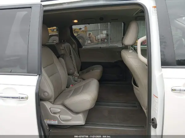 5TDYZ3DC8KS973092 2019 TOYOTA SIENNA - Image 8