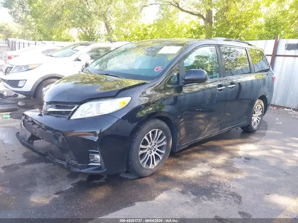 5TDYZ3DC8KS975215 2019 TOYOTA SIENNA - Image 2