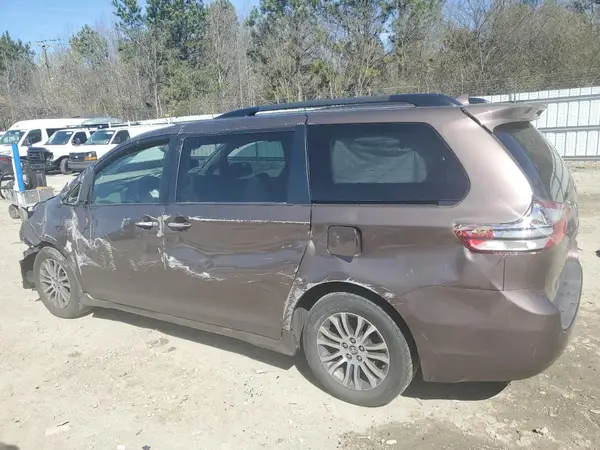 5TDYZ3DC8KS982553 2019 TOYOTA SIENNA - Image 2