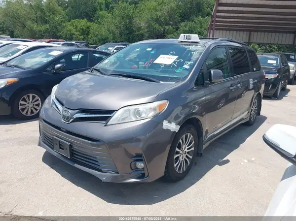 5TDYZ3DC8KS984173 2019 TOYOTA SIENNA - Image 2
