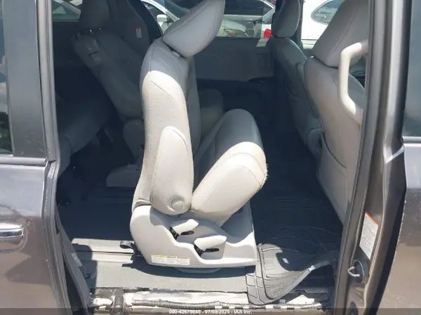 5TDYZ3DC8KS984173 2019 TOYOTA SIENNA - Image 8