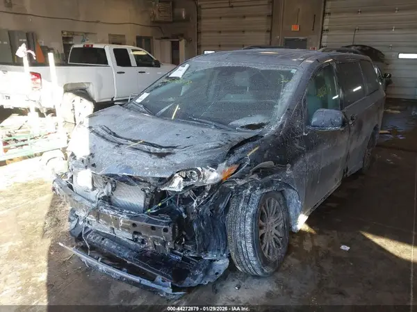 5TDYZ3DC8KS984979 2019 TOYOTA SIENNA - Image 2