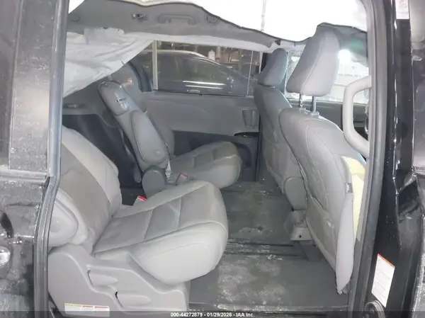 5TDYZ3DC8KS984979 2019 TOYOTA SIENNA - Image 8
