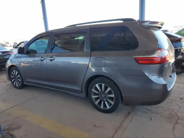 5TDYZ3DC8KS987686 2019 TOYOTA SIENNA - Image 2