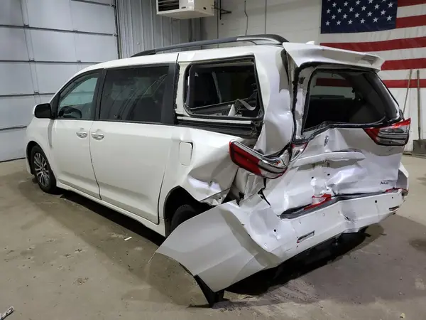 5TDYZ3DC8KS992130 2019 TOYOTA SIENNA - Image 2