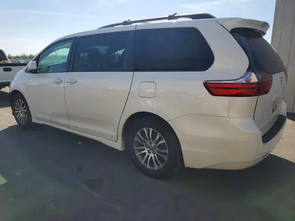 5TDYZ3DC8LS021825 2020 TOYOTA SIENNA - Image 2