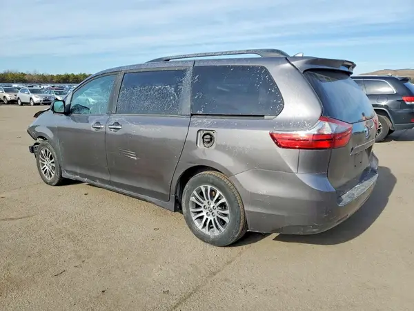 5TDYZ3DC8LS021985 2020 TOYOTA SIENNA - Image 2