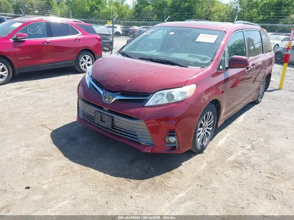 5TDYZ3DC8LS022831 2020 TOYOTA SIENNA - Image 2