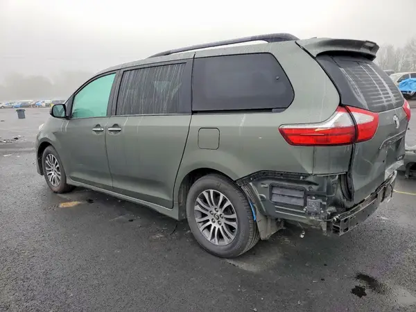 5TDYZ3DC8LS024501 2020 TOYOTA SIENNA - Image 2