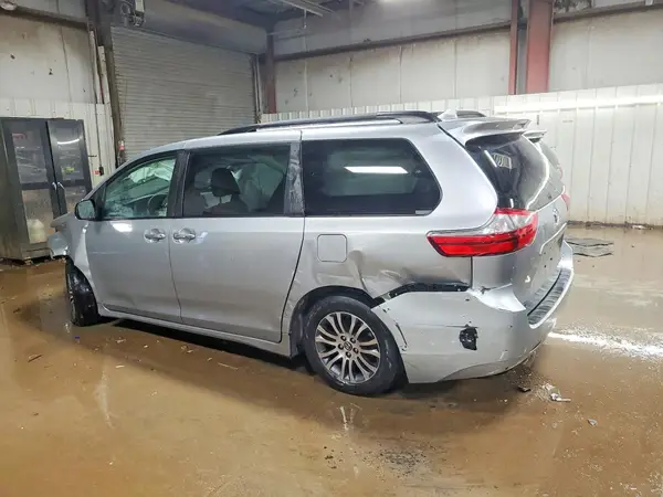 5TDYZ3DC8LS028032 2020 TOYOTA SIENNA - Image 2