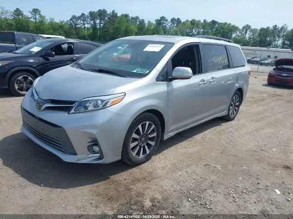 5TDYZ3DC8LS029598 2020 TOYOTA SIENNA - Image 2