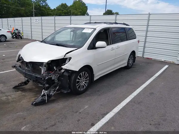 5TDYZ3DC8LS029813 2020 TOYOTA SIENNA - Image 2