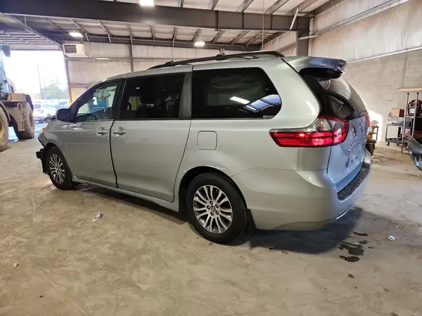 5TDYZ3DC8LS037152 2020 TOYOTA SIENNA - Image 2