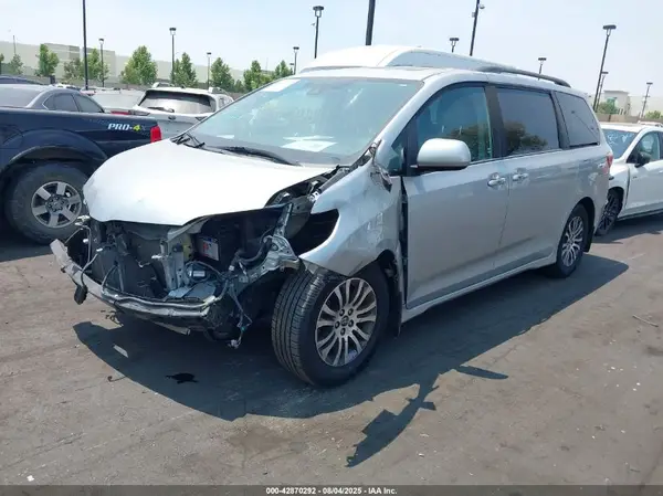5TDYZ3DC8LS043954 2020 TOYOTA SIENNA - Image 2