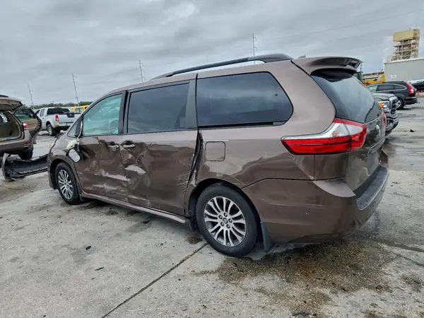 5TDYZ3DC8LS045803 2020 TOYOTA SIENNA - Image 2
