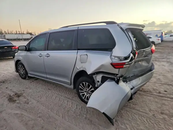 5TDYZ3DC8LS046644 2020 TOYOTA SIENNA - Image 2