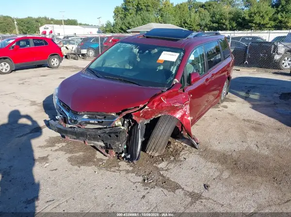 5TDYZ3DC8LS046997 2020 TOYOTA SIENNA - Image 2