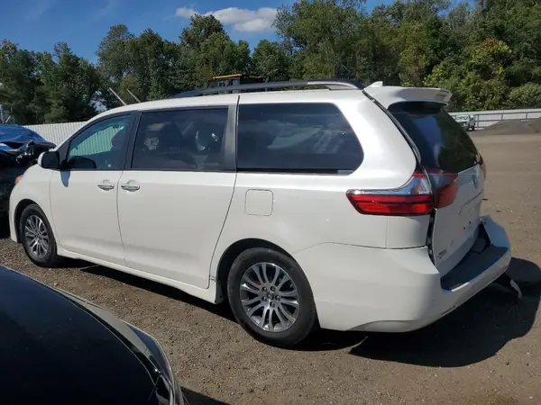 5TDYZ3DC8LS051942 2020 TOYOTA SIENNA - Image 2