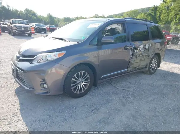 5TDYZ3DC8LS053447 2020 TOYOTA SIENNA - Image 2