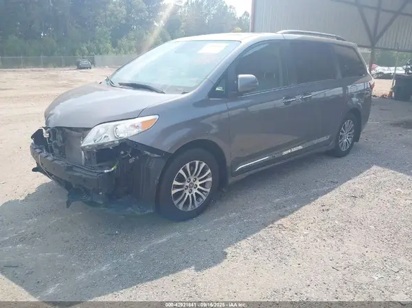 5TDYZ3DC8LS053528 2020 TOYOTA SIENNA - Image 2