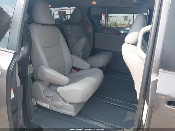 5TDYZ3DC8LS053528 2020 TOYOTA SIENNA - Image 8