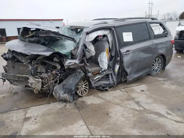 5TDYZ3DC8LS055912 2020 TOYOTA SIENNA - Image 2