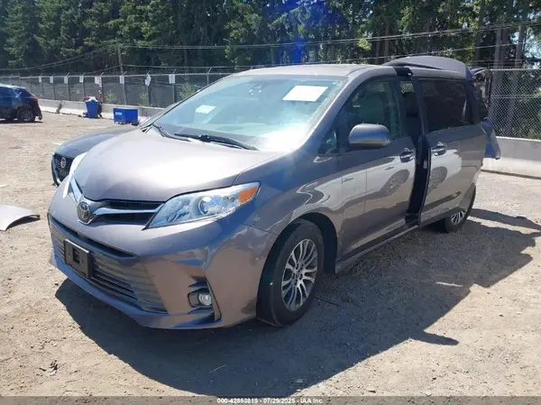 5TDYZ3DC8LS057403 2020 TOYOTA SIENNA - Image 2