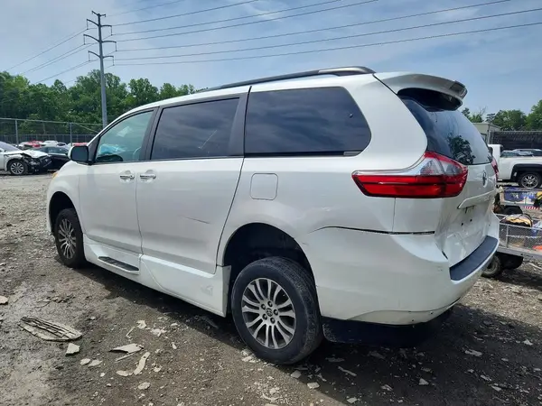 5TDYZ3DC8LS065906 2020 TOYOTA SIENNA - Image 2