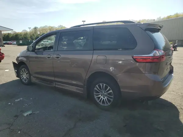 5TDYZ3DC8LS067445 2020 TOYOTA SIENNA - Image 2