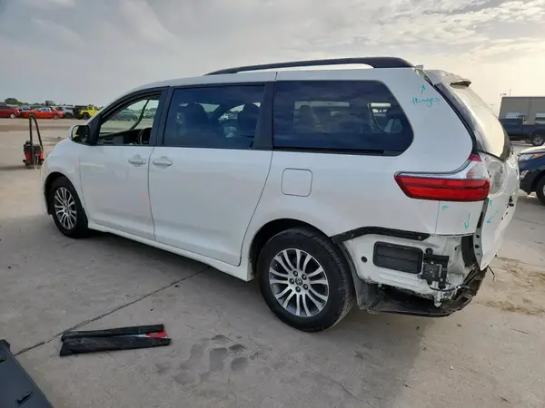 5TDYZ3DC8LS083466 2020 TOYOTA SIENNA - Image 2