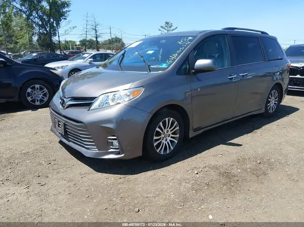 5TDYZ3DC8LS088005 2020 TOYOTA SIENNA - Image 2