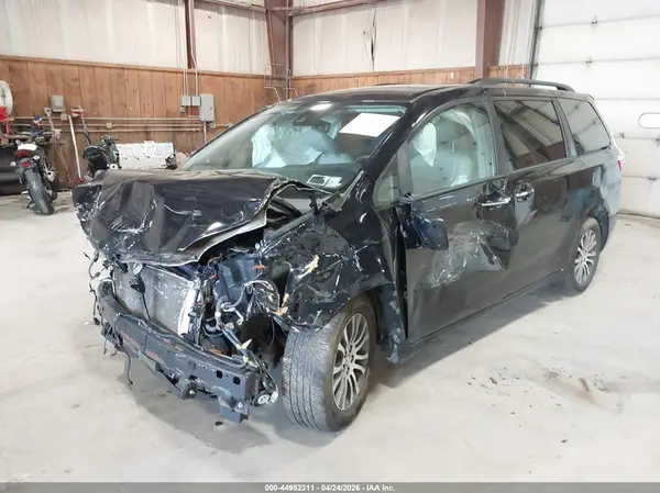 5TDYZ3DC9AS009701 2019 TOYOTA SIENNA - Image 2