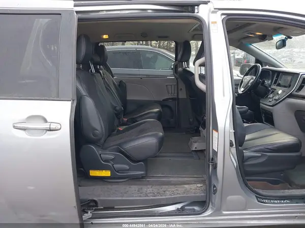 5TDYZ3DC9HS767756 2017 TOYOTA SIENNA - Image 8