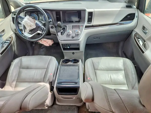 5TDYZ3DC9HS769197 2017 TOYOTA SIENNA - Image 8