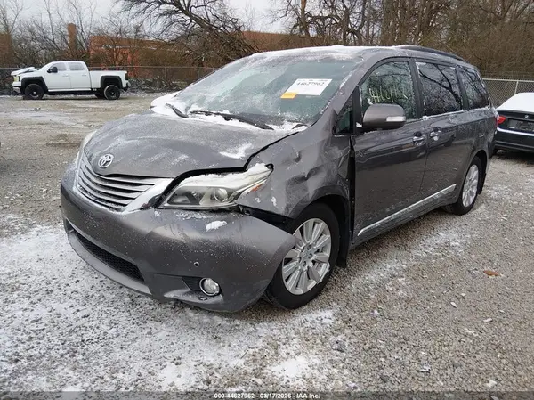 5TDYZ3DC9HS774027 2017 TOYOTA SIENNA - Image 2