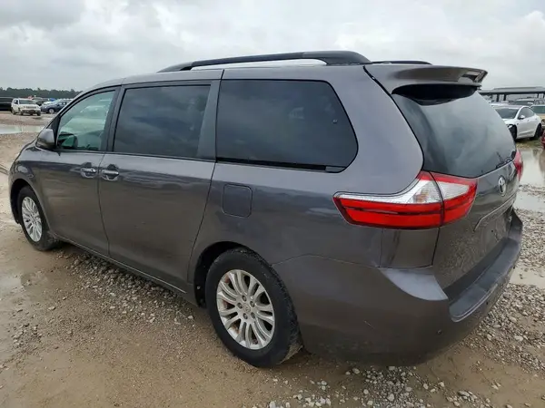 5TDYZ3DC9HS775551 2017 TOYOTA SIENNA - Image 2
