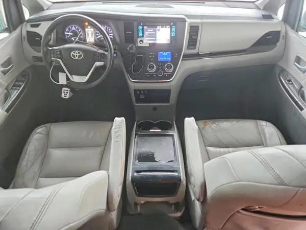5TDYZ3DC9HS775551 2017 TOYOTA SIENNA - Image 8