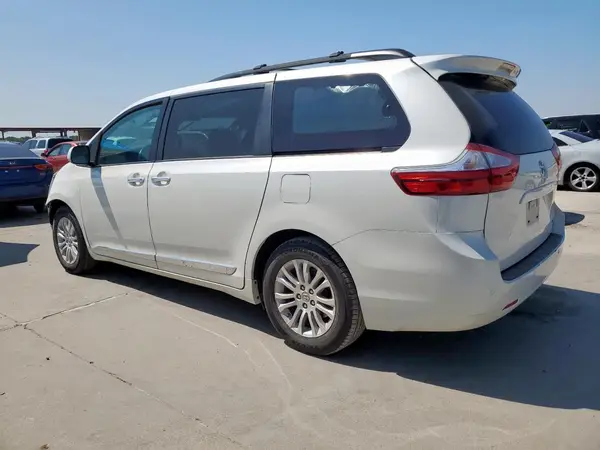 5TDYZ3DC9HS776022 2017 TOYOTA SIENNA - Image 2