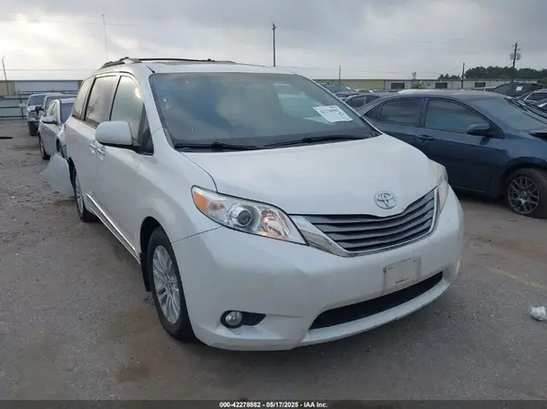 5TDYZ3DC9HS776179 2017 TOYOTA SIENNA - Image 1