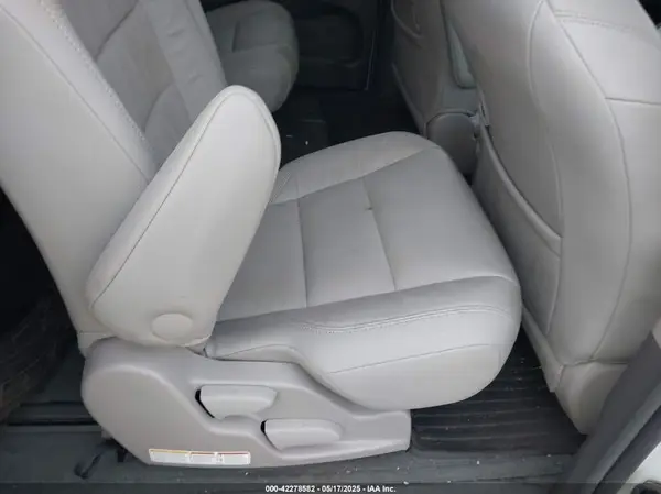 5TDYZ3DC9HS776179 2017 TOYOTA SIENNA - Image 8