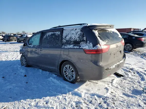 5TDYZ3DC9HS776277 2017 TOYOTA SIENNA - Image 2