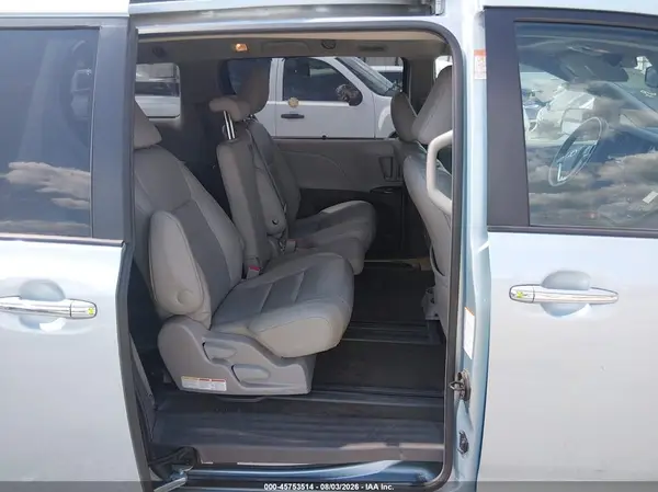 5TDYZ3DC9HS781706 2017 TOYOTA SIENNA - Image 8