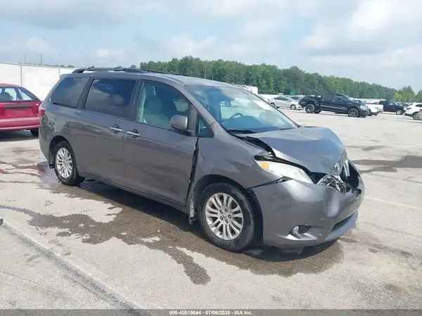 5TDYZ3DC9HS786775 2017 TOYOTA SIENNA - Image 1