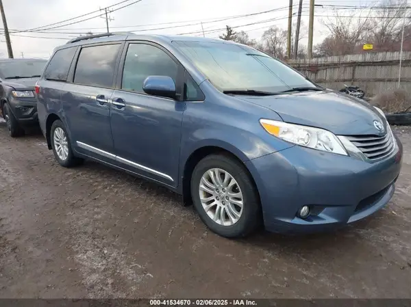 5TDYZ3DC9HS787991 2017 TOYOTA SIENNA - Image 1