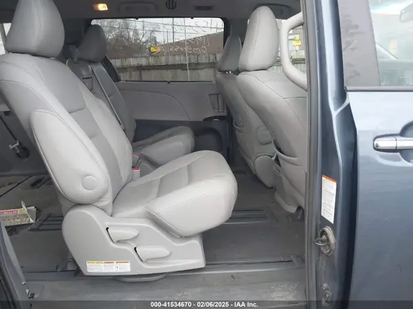 5TDYZ3DC9HS787991 2017 TOYOTA SIENNA - Image 8