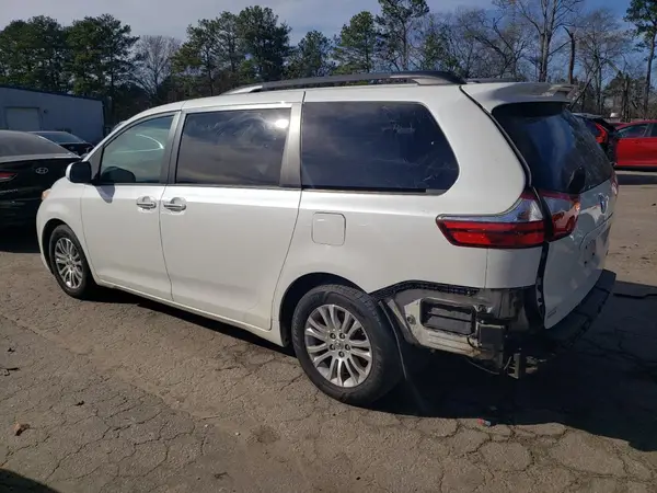 5TDYZ3DC9HS791104 2017 TOYOTA SIENNA - Image 2